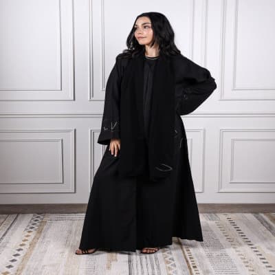 ‎ عباية نسائية كريب بلون أسود