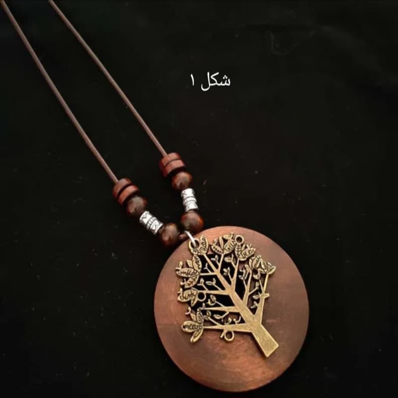 قلادة من الخشب العتيق مع اشكال الاكسسوارات الفاخرة